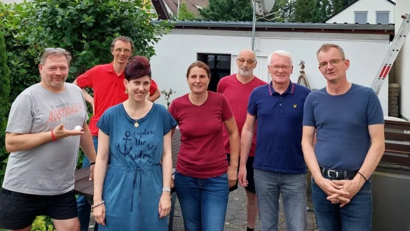 Der Vorstand: (von links) Gerätewart Ralf Kattner, Herrenwart Stephan Denk, Schriftführerin Miriam Pilger, Damenwartin Tanja Wächter, Jugendwart Bernd Krähe, stellvertretender Vorsitzender Rainer Kleine und Vorsitzender Stephan Bugert. - © TTV Horn-Bad Meinberg