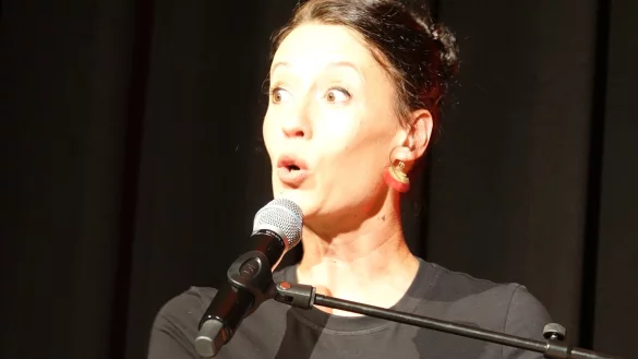 Berlinerin in L&uuml;gde: Alice K&ouml;fer trat im Klostersaal auf - ein wahrlich gelungenes Gastspiel. - &copy; Axel B&uuml;rger