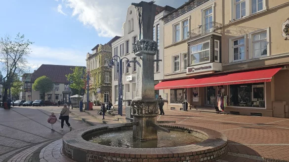 Der Zieglerbrunnen ist ein markanter Blickfang auf dem Marktplatz. Wenn dieser saniert wird, k&ouml;nnte es f&uuml;r den Brunnen einen etwas anderen Standort geben. - &copy; Astrid Sewing