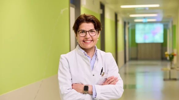 Prof. Dr. Beyhan Ataseven, Direktorin der Universitätsklinik für Frauenheilkunde und Geburtshilfe, versucht mit ihrem Team, in Sachen Menopause Aufklärungsarbeit zu betreiben. Gesellschaftlich wird die Problematik gerne weggelächelt. - © Klinikum Lippe