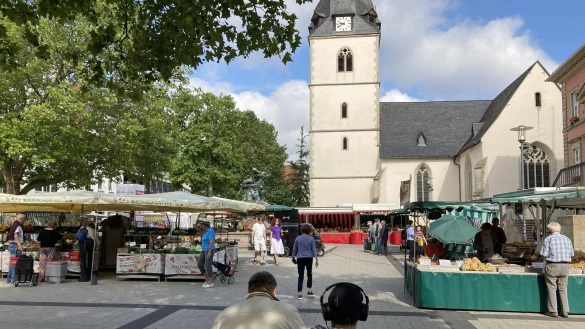 Auf dem Detmolder Wochenmarkt hat es j&uuml;ngst die ein oder andere Ver&auml;nderung gegeben. - &copy; Cordula Gr&ouml;ne