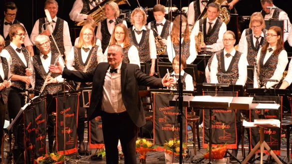 "Von Classic bis Pop": Das Orchester Vahlhausen l&auml;dt ins Kurtheater Bad Meinberg. - &copy; Orchester Vahlhausen