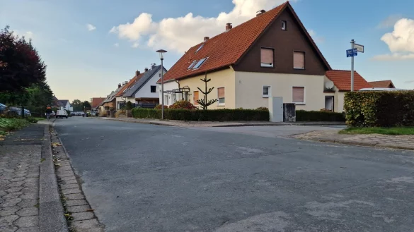 In der Tannengrunder Stra&szlig;e und der Saarstra&szlig;e (rechts) wird der Kanal neu gemacht. - &copy; Nadine Uphoff