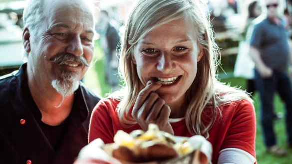 So stellen sich das die Veranstalter vom Eventwerk Lippstadt vor. Besucher, die sich nach Streetfood verzehren. - &copy; Eventwerk Lippstadt