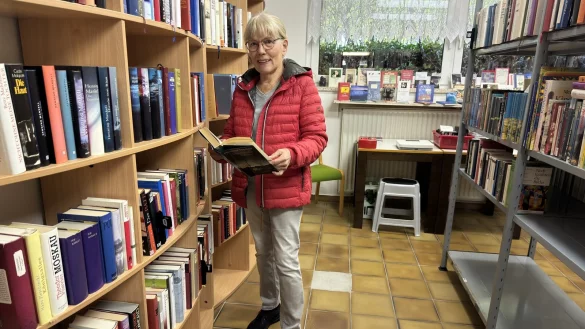 Mehrfach in der Woche Woche ist Margit Busch in dem Antiquariat. Für Besucher ist es zweimal im Monat geöffnet. - © Sven Kienscherf