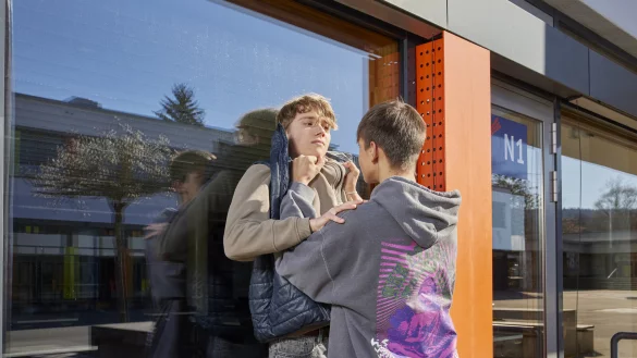 Gewalt unter Jugendlichen eskaliert immer h&auml;ufiger. Ein Fall hat jetzt das Landgericht Detmold besch&auml;ftgt. Das Foto ist ein Symbolbild. - &copy; Polizeiliche Kriminalpr&auml;vention der L&auml;nder und des Bundes