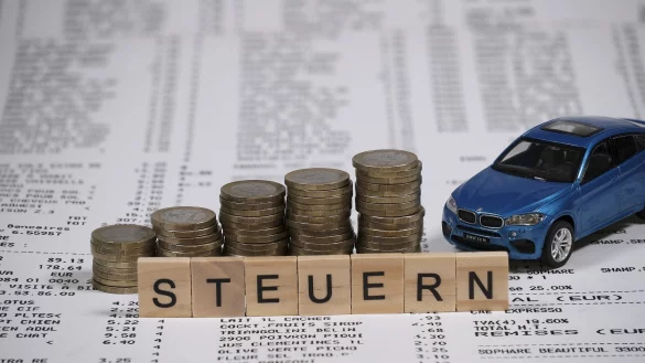 Viele B&uuml;rger st&ouml;hnen unter der Steuerlast. Auch 2025 wird es wohl nicht g&uuml;nstiger werden. - &copy; Symbolbild: Pixabay