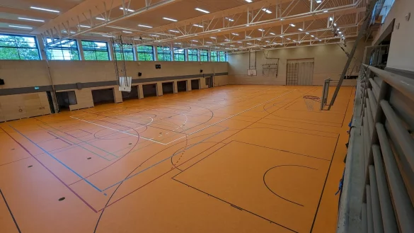 Schon 2017 hatte die Gemeinde den F&ouml;rderbescheid f&uuml;r den Umbau der Dreifeldhalle bekommen. - &copy; Gemeinde Kalletal