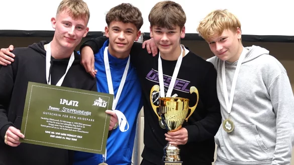 Jonathan Schneider, Aaron und Mark Kunau sowie Linus Hillebrenner holten beim CVJM-Event Lemgo vs. Wild als Team "Steppenzieher" die meisten Punkte. - &copy; Axel B&uuml;rger