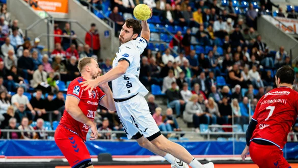 TBV-Zugang Hendrik Wagner findet die L&uuml;cke in der Bietigheimer Abwehr. - &copy; Marco Wolf