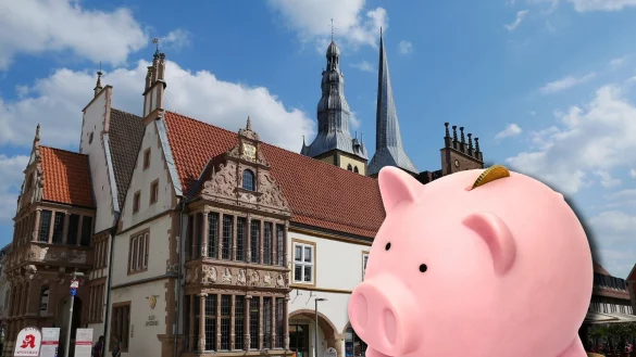 Die Stadt Lemgo muss an ihre Reserven, um den Haushalt auszugleichen. Sp&auml;testens 2030 k&ouml;nnte das "Sparschweinchen" leer sein. Dann droht die Haushaltssicherung. - &copy; Archivfoto: Alte Hansestadt Lemgo; Montage: Meike Groppe