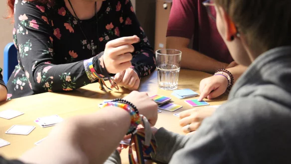 Beim queeren Jugendtreff im F&uuml;rstenzimmer am Detmolder Bahnhof darf jeder Mensch so sein, wie er/sie/dey will. - &copy; Janet K&ouml;nig
