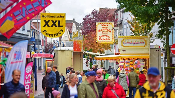 Kirmes, Flohmarkt und verkaufsoffenem Sonntag locken nach Lage. - &copy; Nicole Ellerbrake