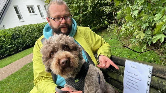 Weil sein Hund "Balou" eine Cumarinvergiftung erlitten hat, warnt Maximilian G. jetzt andere Tierhalter in dem Gebiet s&uuml;dlich der Isselhorster Stra&szlig;e. - &copy; Christian Br&ouml;der