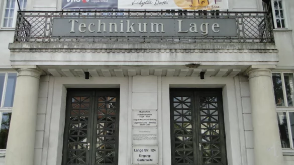 Das Technikum beherbergt als "Kulturtempel" zurzeit die Volkshochschule, die Musikschule und die Kunst-Stiftung Sibylle Dotti. - &copy; Hajo G&auml;rtner