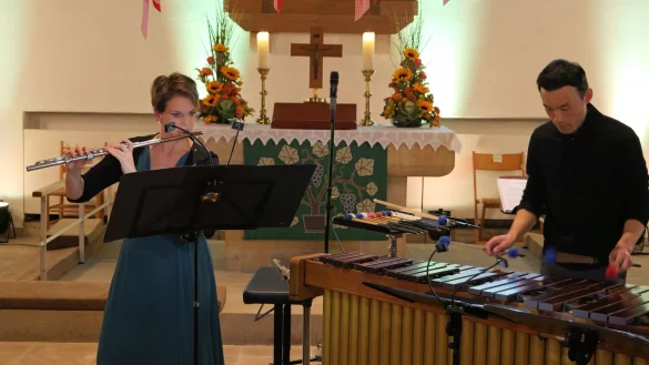 Virtuoses Zusammenspiel in aller Perfektion. Helen Dabringhaus (Fl&ouml;te) und Fumito Nunoya (Marimba) fesseln ihrer H&ouml;rer im facettenreichen Programm. - &copy; Thomas Kr&uuml;gler