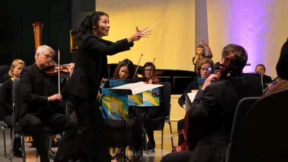 15. H&ouml;rfest Neue Musik im Klangrausch. Die OWL-Kammerphilharmonie Minden fesselt die H&ouml;rer mit sp&auml;tromantischen Orchesterwerken unter Leitung von Naoko Gr&uuml;nberg-Sakai. - &copy; Thomas Kr&uuml;gler