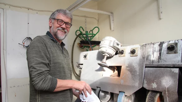 Orthop&auml;die-Schuhmachermeister Hans-Peter M&ouml;ller geht Ende des Jahres in den Ruhestand. - &copy; Nadine Uphoff