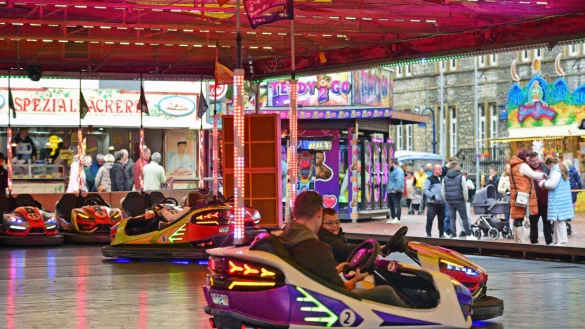 Eine Runde Autoscooter? Beim Martini-Markt in Lage gab es viel zu erleben. - &copy; Nicole Ellerbrake