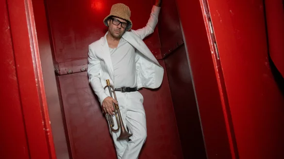 Joo Kraus kommt mit seiner Band ins Red Horn. - &copy; Bildrechte: Red Horn District