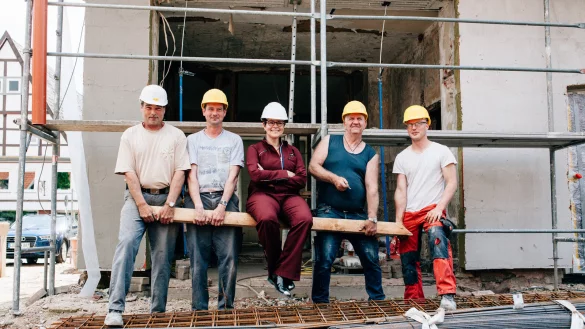 Frau Doktor vom Bau: Manuela Kramp hat sich ganz sch&ouml;n durchbei&szlig;en m&uuml;ssen, um sich als Bauleiterin Respekt zu verschaffen. Doch K&auml;mpfen ist sie gewohnt, wie sie sagt. - &copy; Photographer: Willie Kers