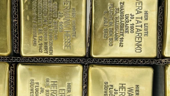 Jetzt m&uuml;ssen sie nur noch verlegt werden: Die Stolpersteine aus der Werkstatt von K&uuml;nstler Gunter Demnig sind bereits vor einigen Wochen per Post in Blomberg angekommen. - &copy; rw-system