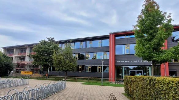 Am Marianne-Weber-Gymnasium wird ausgebaut (siehe linker Bereich). Doch damit ist der Raumbedarf noch lange nicht gedeckt. - &copy; Katrin Kantelberg