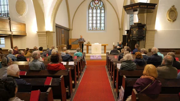 Friedensgebet in der Erl&ouml;serkirche: Mit Dieter B&ouml;kemeier und Barbara Linzbach. - &copy; Lippische Landeskirche