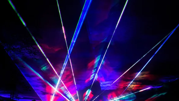 Die jeweils 15-min&uuml;tige Lasershow gibt es jeden Abend vier Mal in der N&auml;he der Stadthalle. - &copy; Privat