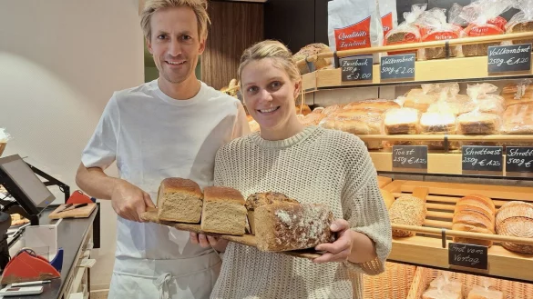 Alexander und Corinna Mertens f&uuml;hren den Familienbetrieb in Marienloh. Zu den immer gekauften "Dauerbrennern" der Handwerksb&auml;ckerei z&auml;hlt insbesondere das Brot. - &copy; Henrike Buschmann