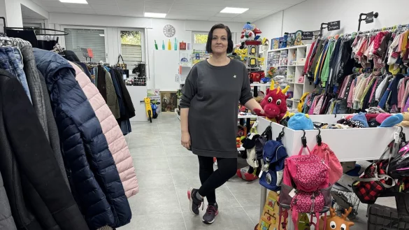 Sandra Rzehanek in ihrem Laden "WearAgain" in der Dammstra&szlig;e. - &copy; Sven Kienscherf