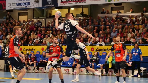 Niels Versteijnen &uuml;bte &uuml;ber 60 Minuten lang viel Druck auf die L&ouml;wen-Abwehr aus. - &copy; J&ouml;rg Hagemann