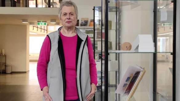Rita Ellers zeigt in der Landesbibliothek K&uuml;nstlerb&uuml;cher und Druckgrafiken. - &copy; Landesbibliothek Detmold