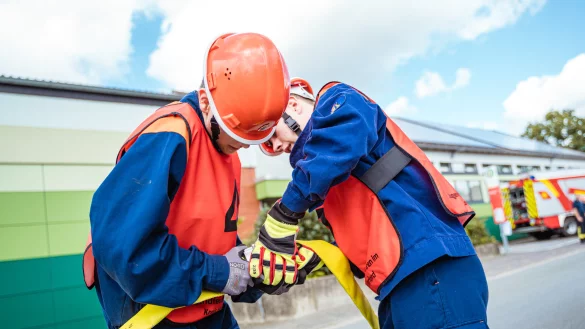 Die Jugendfeuerwehr bei der Schnelligkeits&uuml;bung. - &copy; FreitagTV