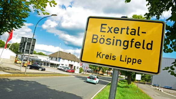 Dieses Ortseingangsschild steht in Extertal-B&ouml;singfeld - nicht Exertal. - &copy; Nicole Ellerbrake