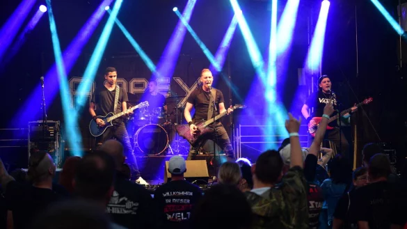 Die Gruppe "Ampex" bringt eigene, deutschsprachige Lieder zu Geh&ouml;r. - &copy; Nicole Ellerbrake