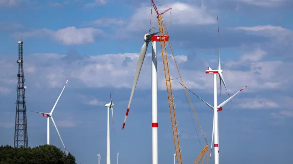 Die Debatte um eine Strompreisreform ist nur ein Grund, warum der Windkraft-Ausbau in Deutschland nicht schnell genug vorangeht. - &copy; Jens B&uuml;ttner/dpa