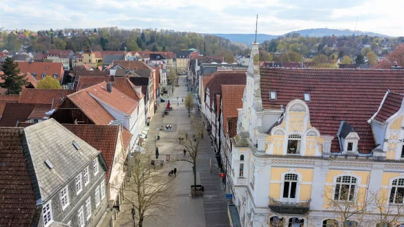 Das Luftbild zeigt den Bereich der Langen Stra&szlig;e, der zuerst umgestaltet wird. Zwischen Marktplatz und Exterstra&szlig;e wird ab 28. August gebaut. - &copy; DSK