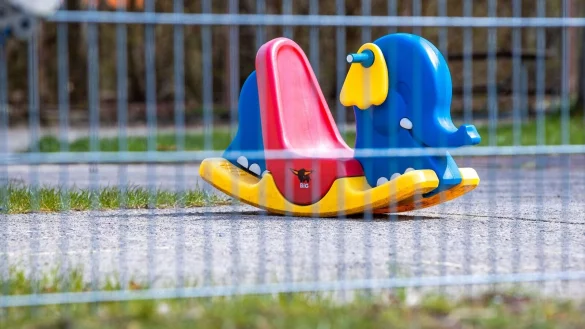 Immer &ouml;fter werden Betruungszeiten in Kitas wegen des Personalmangels verk&uuml;rzt. - &copy; Jens B&uuml;ttner