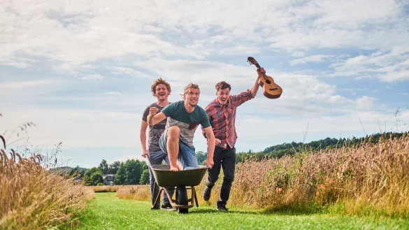 Herr Jan und seine Superb&auml;nd kommen am Sonntag in den L&uuml;gder Emmerauenpark. - &copy; Herr Jan