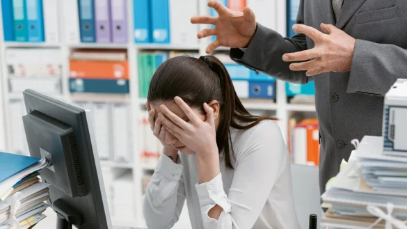 Wenn sich im Arbeitsalltag zwischen Betrieben und Auszubildenden Probleme auftun, steht die IHK Lippe zu Detmold mit Rat und Tat zur Seite. - &copy; Hasselblad H5D