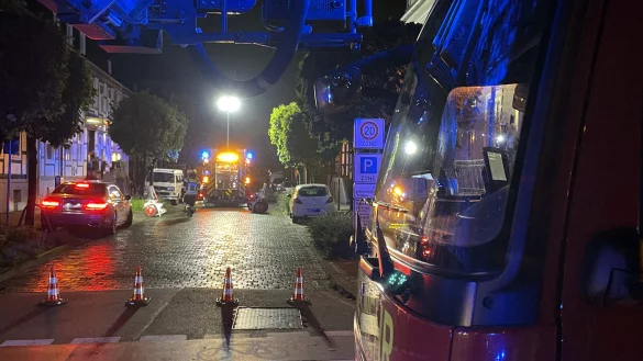 Harmloser als gedacht: Der Einsatz der Feuerwehr in der Sch&uuml;lerstra&szlig;e war schnell beendet. - &copy; Marco Schweiger/Feuerwehr Detmold