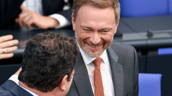 Finanzminister Christian Lindner (FDP) hat wohl Hubertus Heil (SPD), Bundesminister f&uuml;r Arbeit und Soziales, von seinen Reformpl&auml;nen zur Rente &uuml;berzeugt. - &copy; picture alliance/dpa