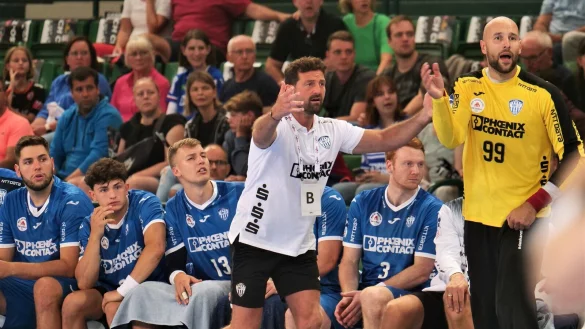 Das Kribbeln vorm Saisonstart ist zu sp&uuml;ren bei Trainer Florian Kehrmann und den TBV-Spielern (von links) Leos Petrovsky, Thomas Houtepen, Oleksii Tomashevskyi, Nicolai Theilinger und Urh Kastelic. - &copy; J&ouml;rg Hagemann