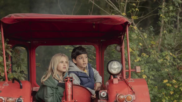 Lotte Engels und Miran Selcuk spielen Jola und Finn in dem Film "Kannawoniwasein!". - &copy; Lieblingsfilm Sad Origami/ Foto: Jens Hauspurg