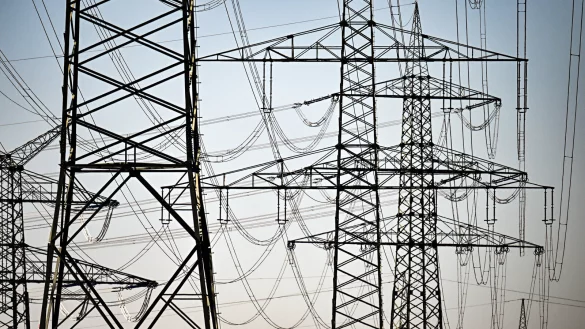 Der Chemiekonzern Dow Chemical an der Elbe erw&auml;gt wegen der hohen Stromkosten eine Verlagerung ins Ausland. - &copy; Federico Gambarini/dpa