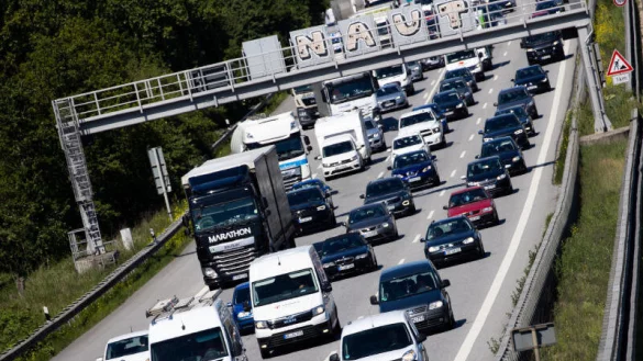 Symbolfoto: Die Stauereignisse haben laut ADAC in diesen Sommerferien in NRW im Vergleich zum Vorjahr stark zugenommen. - © dpa