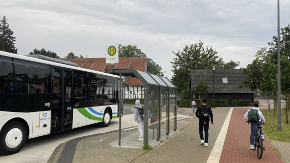 Am Tag nach der Messerattacke ist am Tatort am Busbahnhof der Alltag eingekehrt. - &copy; Burkhard Hoeltzenbein