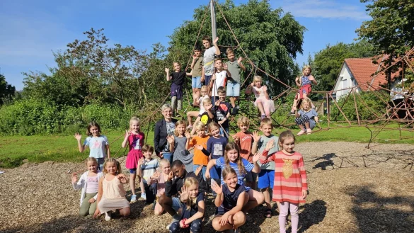 Catherina Jörg hat diese Drittklässler eingeschult - jetzt wird sie ab September offizielle Schulleiterin der Bunten Schule mit den Standorten Müssen und Hörste. - © Astrid Sewing