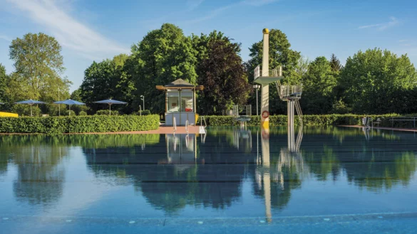 Vor 25 Jahren, im Mai 1998, wurde das Freibad des Eau-Le mit einer gro&szlig;en Feier er&ouml;ffnet. - &copy; Stadtwerke Lemgo